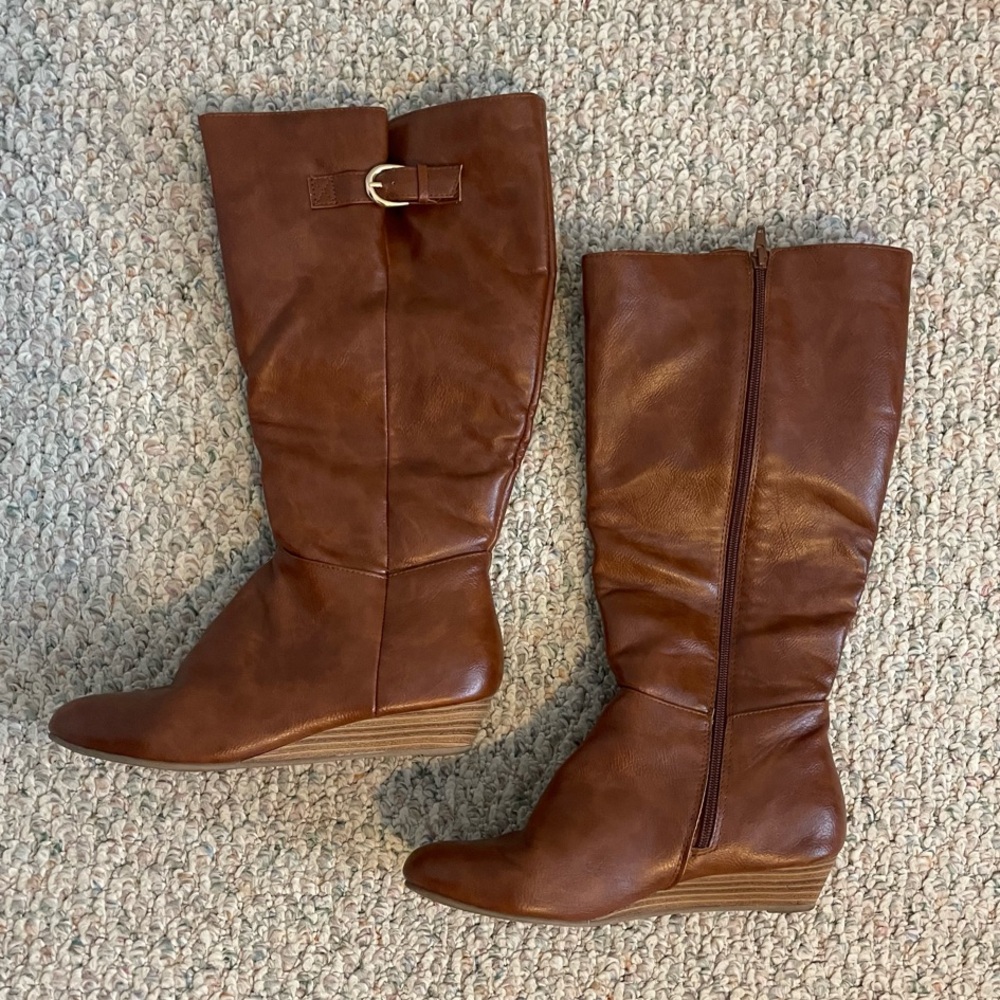 Women’s Knee High Zip Up Cognac Boots - Picture 3 of 10